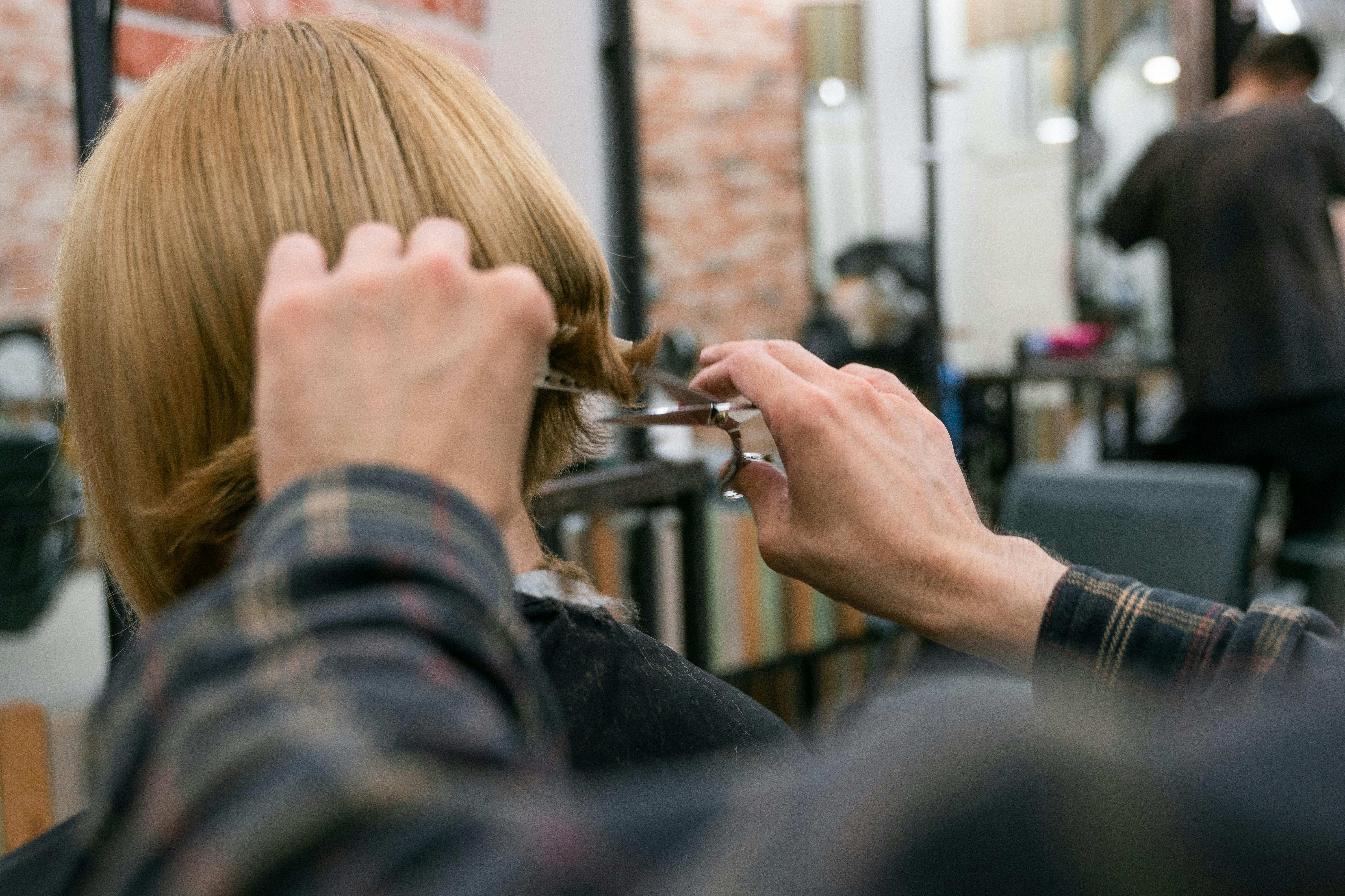 Need a Last-Minute Haircut? Book Instantly with a Salon Management App